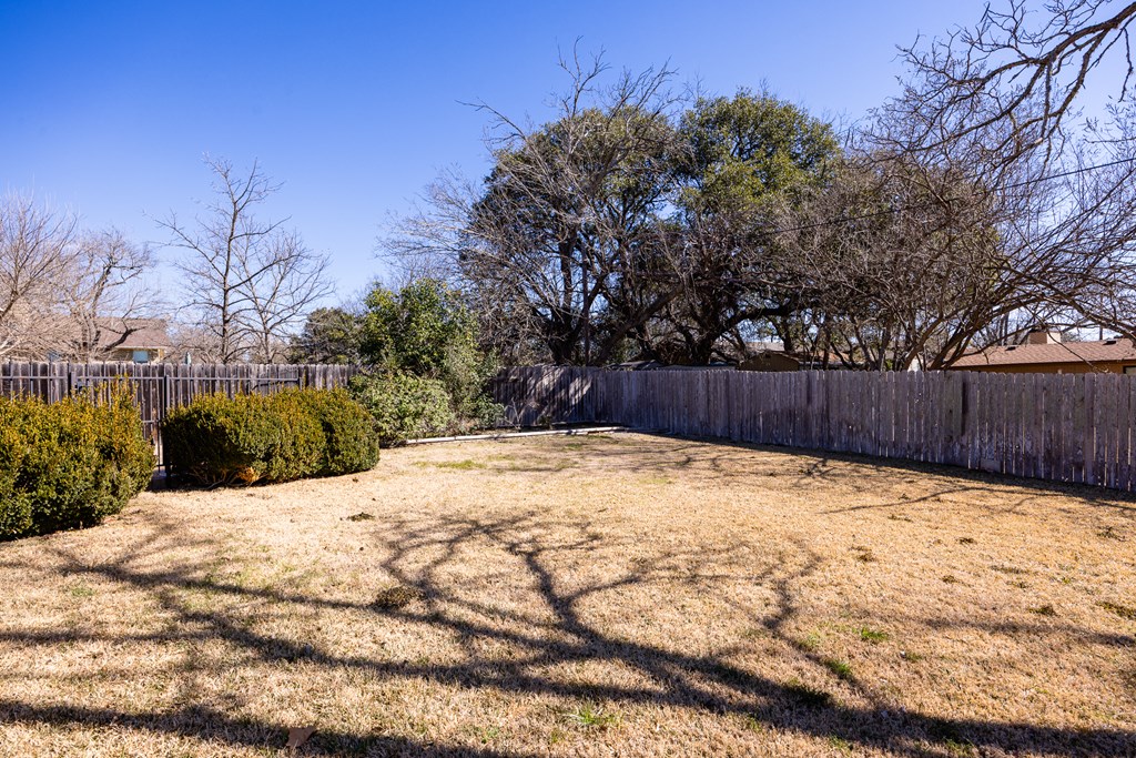 601 Overhill Drive Kerrville, TX 78028 - Photo 17 of 24 Backyard