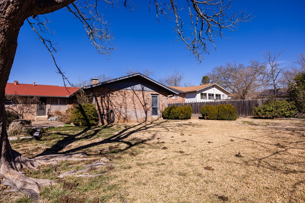601 Overhill Drive Kerrville, TX 78028 - Photo 18 of 24 Backyard