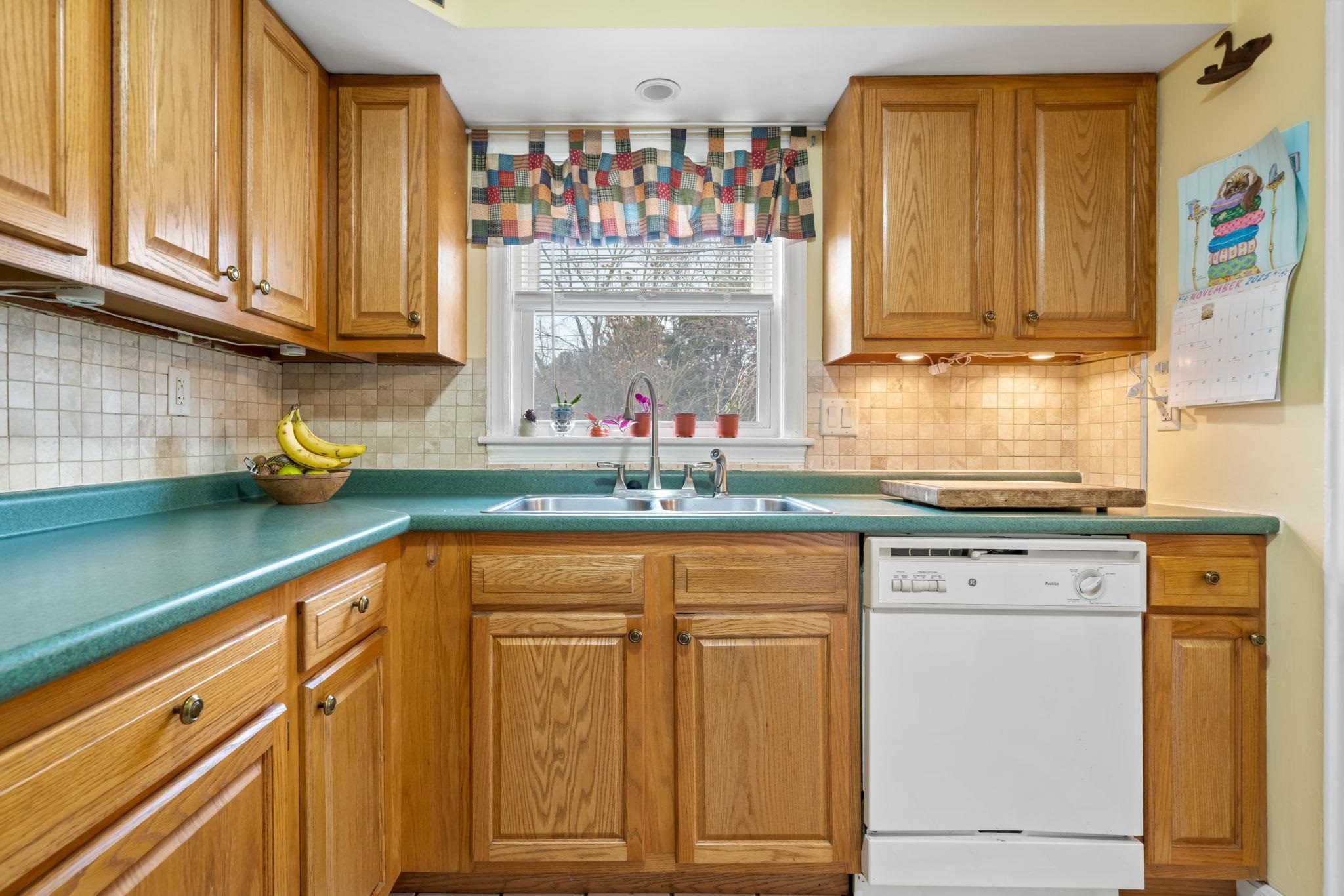 88 Harold Street Manchester, NH 03104 - Photo 17 of 28