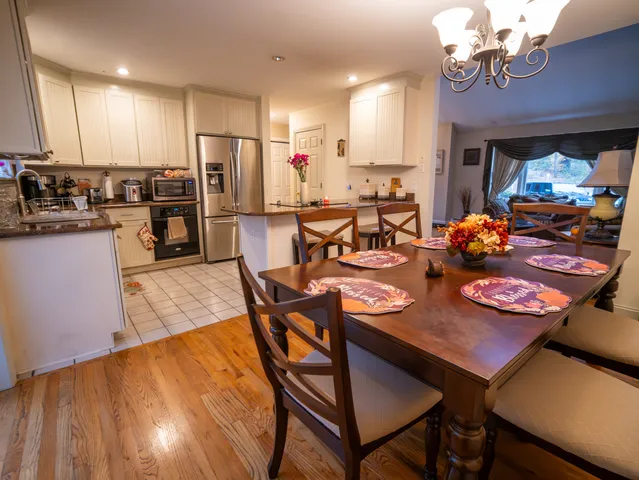 $364,900 | 5 Windy Ridge Place, Unit 5, Waterford, CT 06385