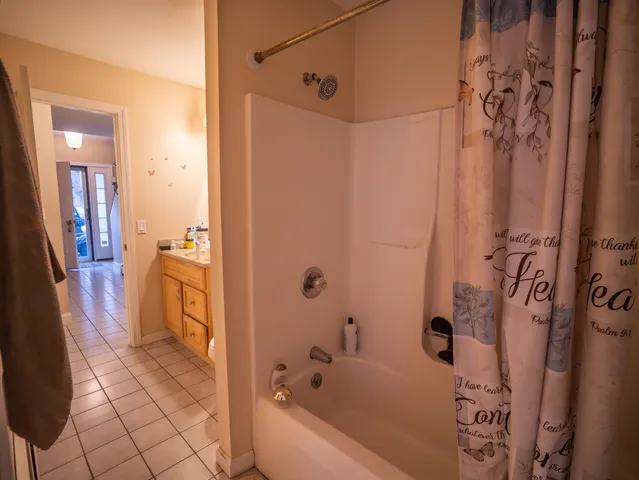 $364,900 | 5 Windy Ridge Place, Unit 5, Waterford, CT 06385