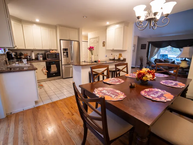 $364,900 | 5 Windy Ridge Place, Unit 5, Waterford, CT 06385