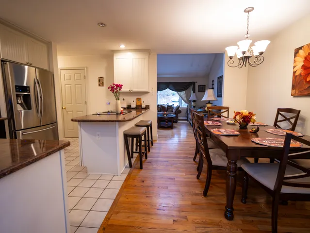 $364,900 | 5 Windy Ridge Place, Unit 5, Waterford, CT 06385