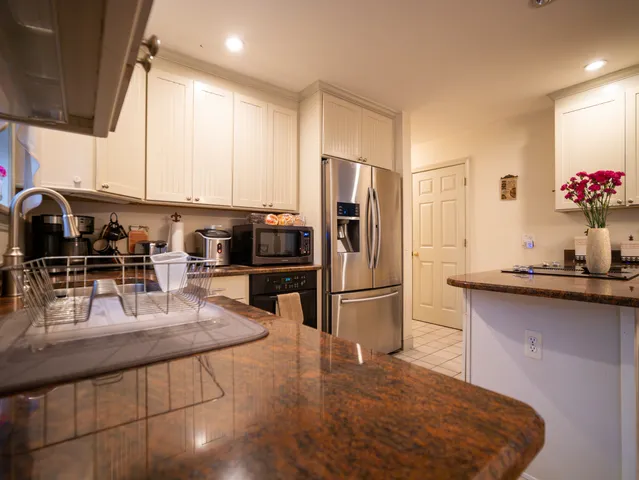 $364,900 | 5 Windy Ridge Place, Unit 5, Waterford, CT 06385