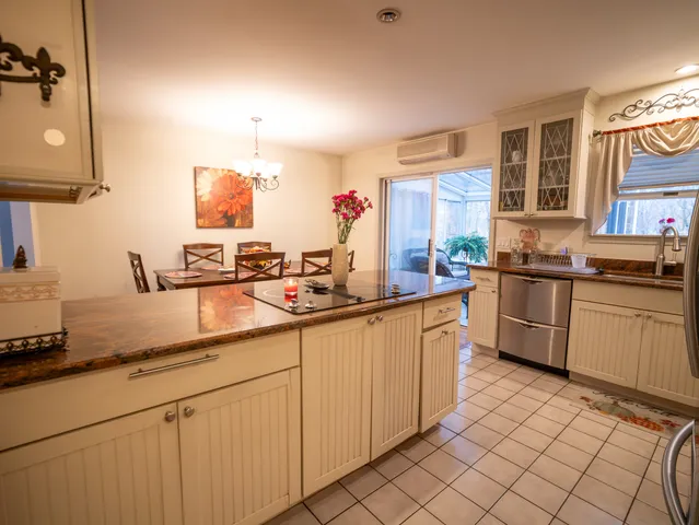 $364,900 | 5 Windy Ridge Place, Unit 5, Waterford, CT 06385