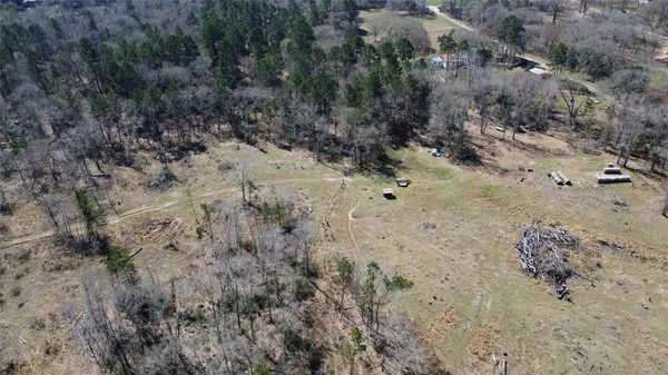 a view of a dry yard