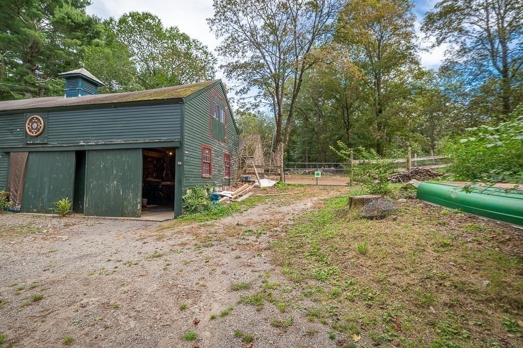 3 Ipswich Road Boxford, MA 01921 - Photo 29 of 37 a front view of a house with garden