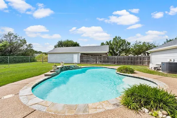 $499,900 | 4000 Goliad Drive, Granbury, TX 76048