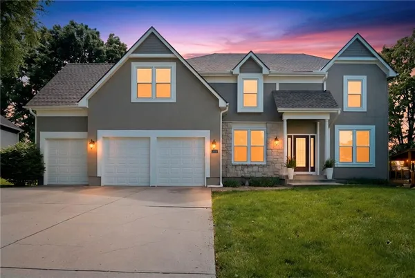$450,000 | 504 Southeast Asheville Drive, Lee's Summit, MO 64063