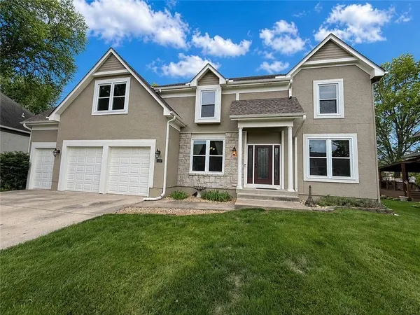 $450,000 | 504 Southeast Asheville Drive, Lee's Summit, MO 64063