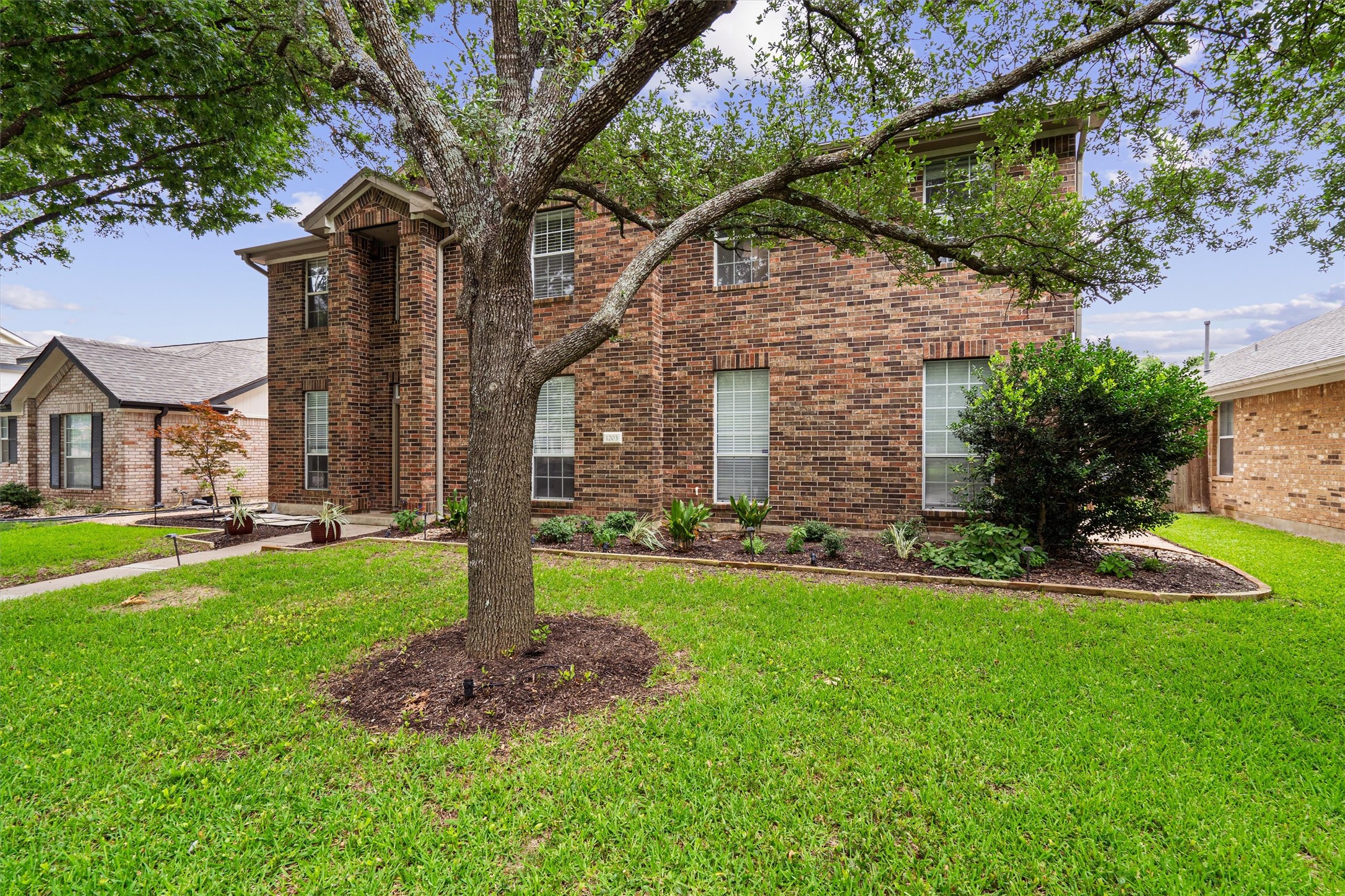 1203 Thackeray Lane Pflugerville, TX 78660 - Photo 2 of 38