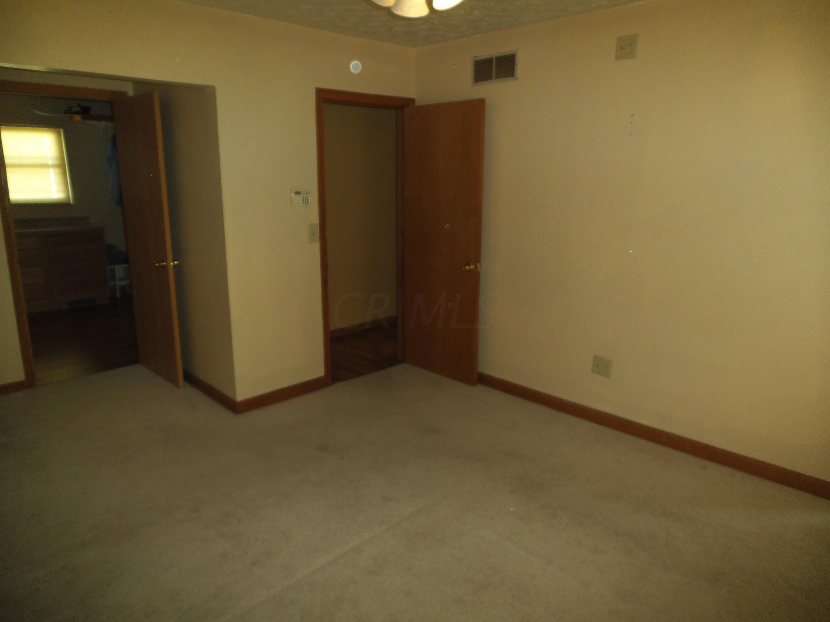 6077 Beechcroft Road Columbus, OH 43229 - Photo 8 of 24 Gallery Image 8