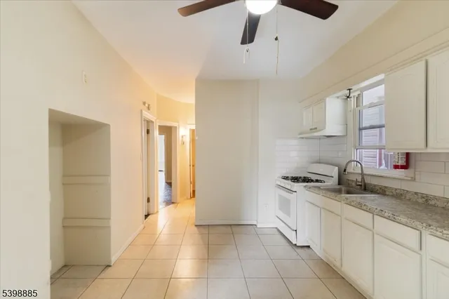 $2,100 | 422 Jelliff Avenue, Unit 1, Newark, NJ 07112