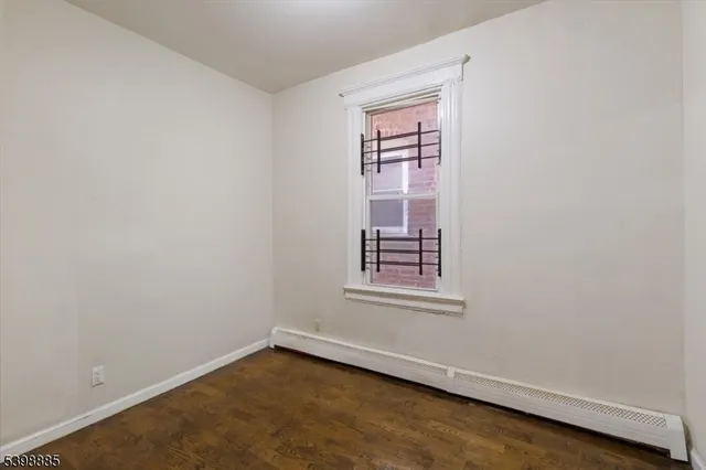 $2,100 | 422 Jelliff Avenue, Unit 1, Newark, NJ 07112