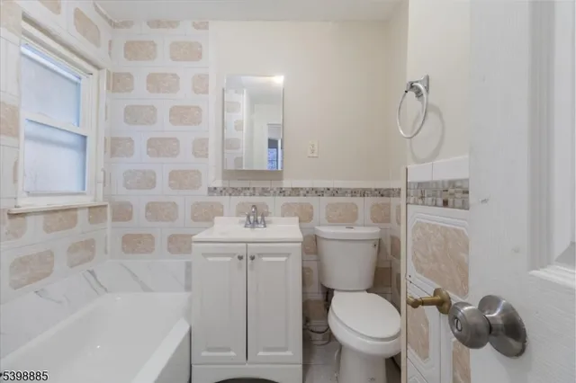 $2,100 | 422 Jelliff Avenue, Unit 1, Newark, NJ 07112
