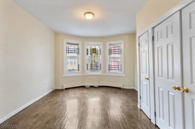 $2,100 | 422 Jelliff Avenue, Unit 1, Newark, NJ 07112
