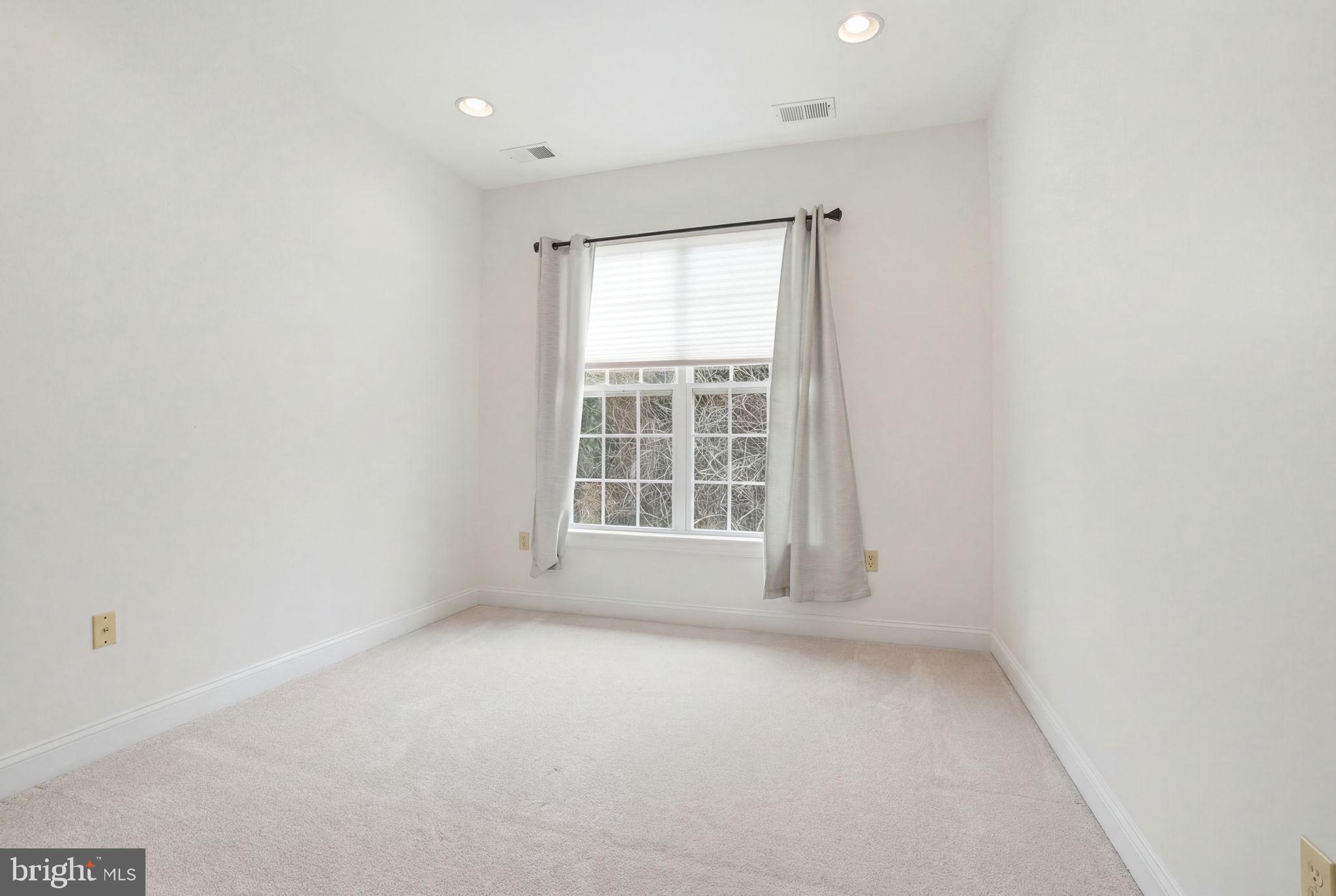 707 Abby Road Middletown, NJ 07748 - Photo 22 of 31 3rd Bedroom