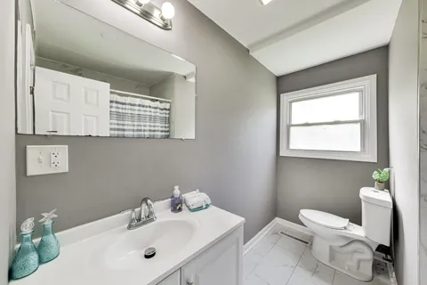 $154,000 | 2414 Circle Drive, Hazel Crest, IL 60429