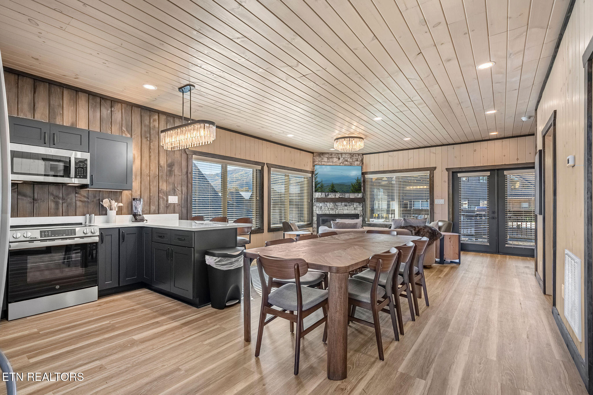 593 Warbonnet Way Pigeon Forge, TN 37863 - Photo 4 of 45 DSC08731-HDR