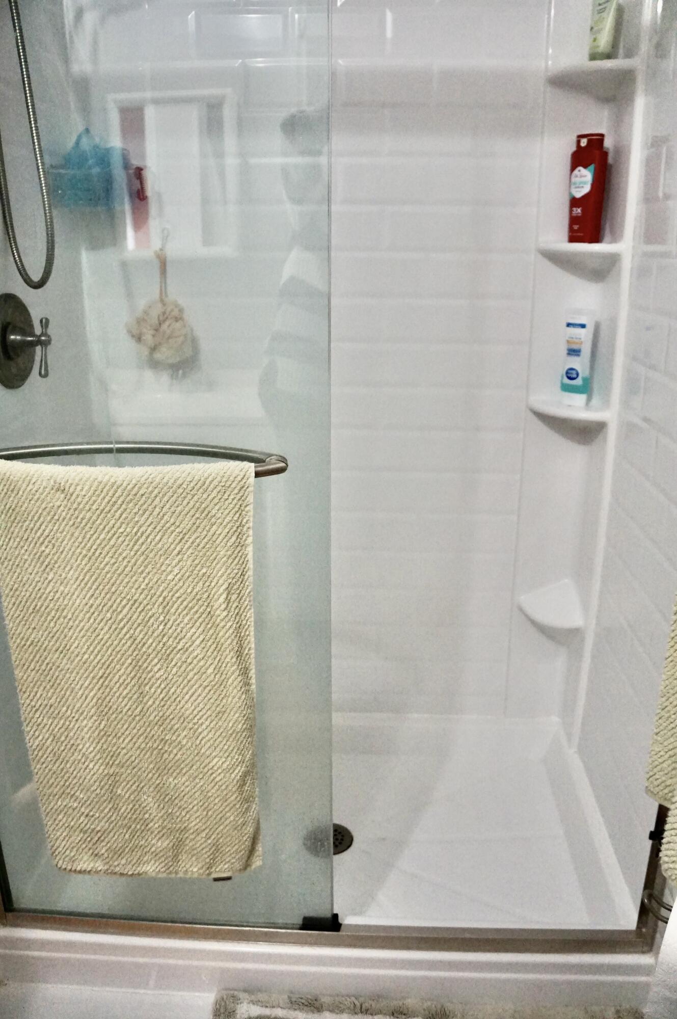 14333 Azucena Court Fort Pierce, FL 34951 - Photo 15 of 28 a bathroom with a bathtub