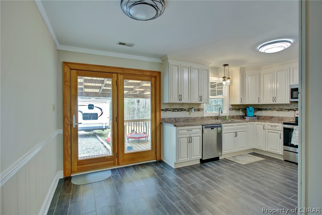 11677 Harcum Road Gloucester, VA 23061 - Photo 10 of 22 Gallery Image 10