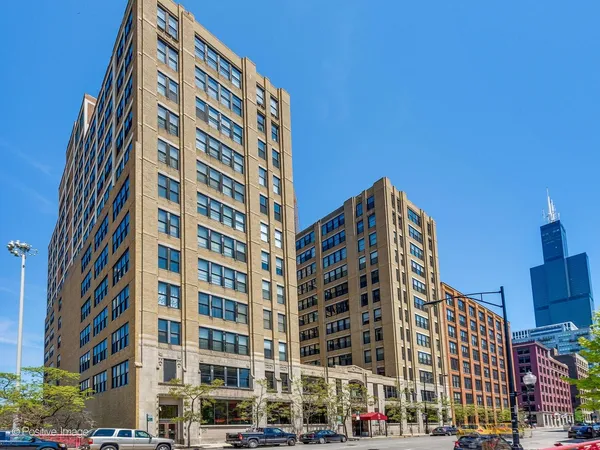 $879,000 | 728 West Jackson Boulevard, Unit 308, Chicago, IL 60661