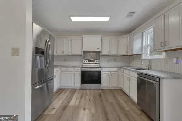 $2,400 | 78 Standing Rock Road, Senoia, GA 30276