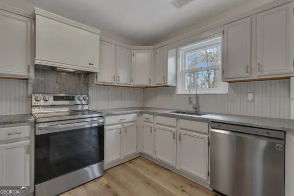 $2,400 | 78 Standing Rock Road, Senoia, GA 30276