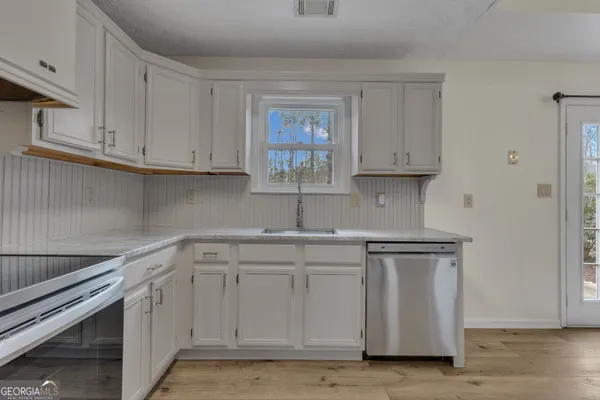 $2,400 | 78 Standing Rock Road, Senoia, GA 30276