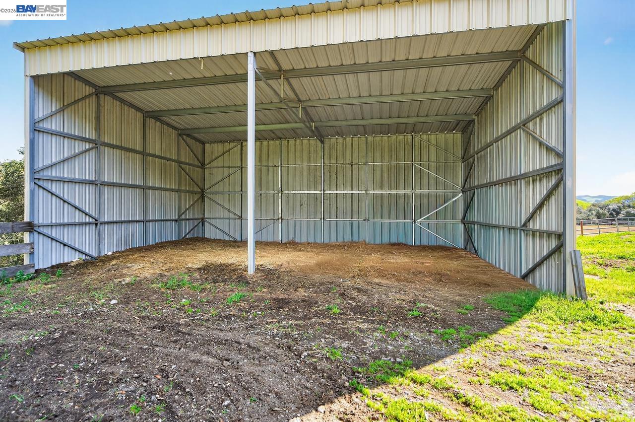 10700 Foothill Road Sunol, CA 94586 - Photo 11 of 54