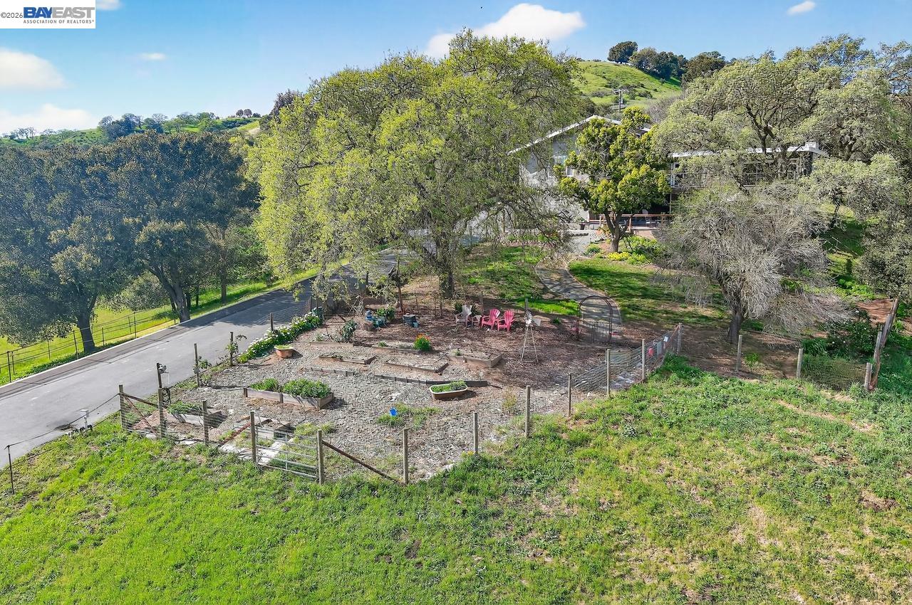 10700 Foothill Road Sunol, CA 94586 - Photo 4 of 54