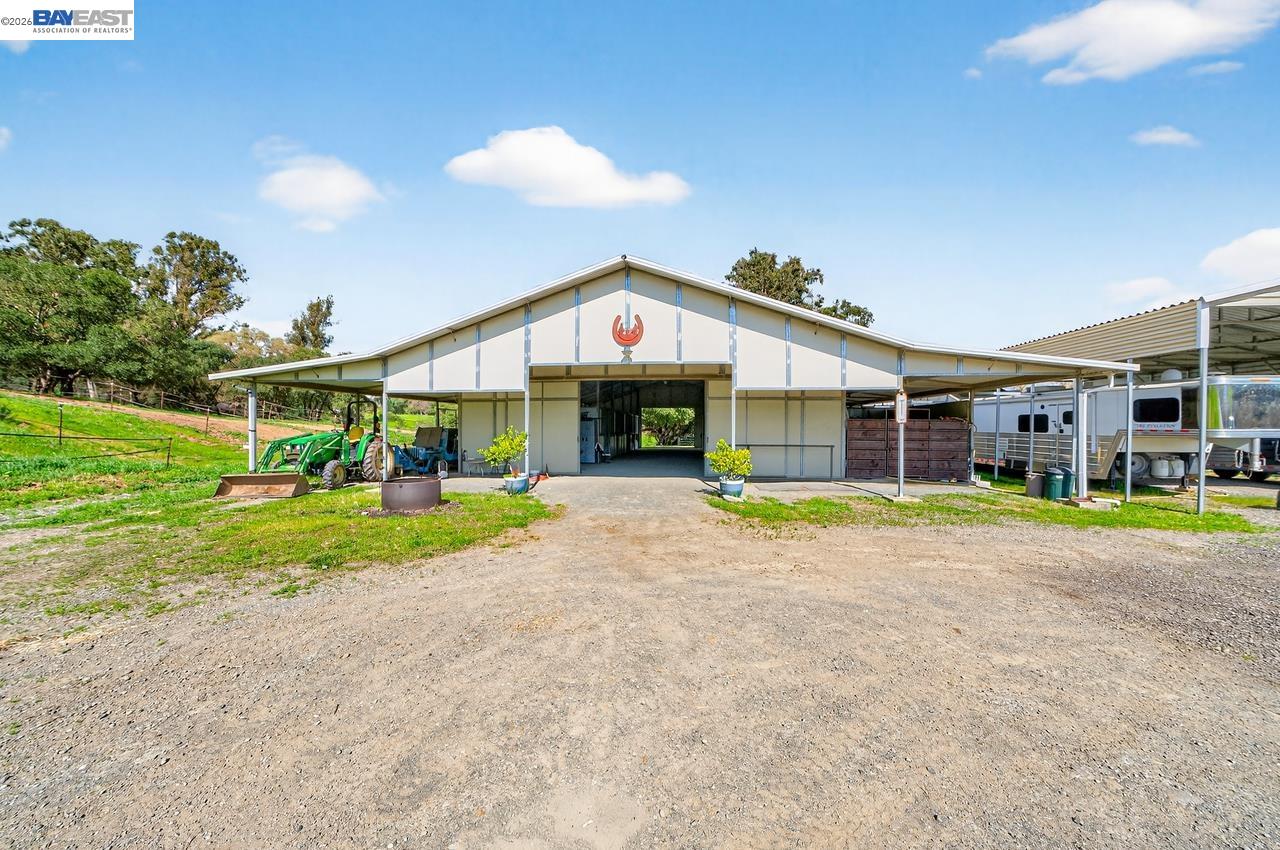 10700 Foothill Road Sunol, CA 94586 - Photo 5 of 54