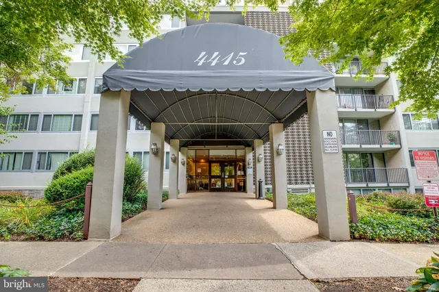 $2,100 | 4415 Briarwood Court North, Unit 53, Annandale, VA 22003
