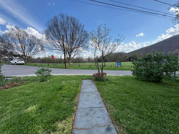 $1,550 | 950 Morgan Avenue Southeast, Roanoke, VA 24013