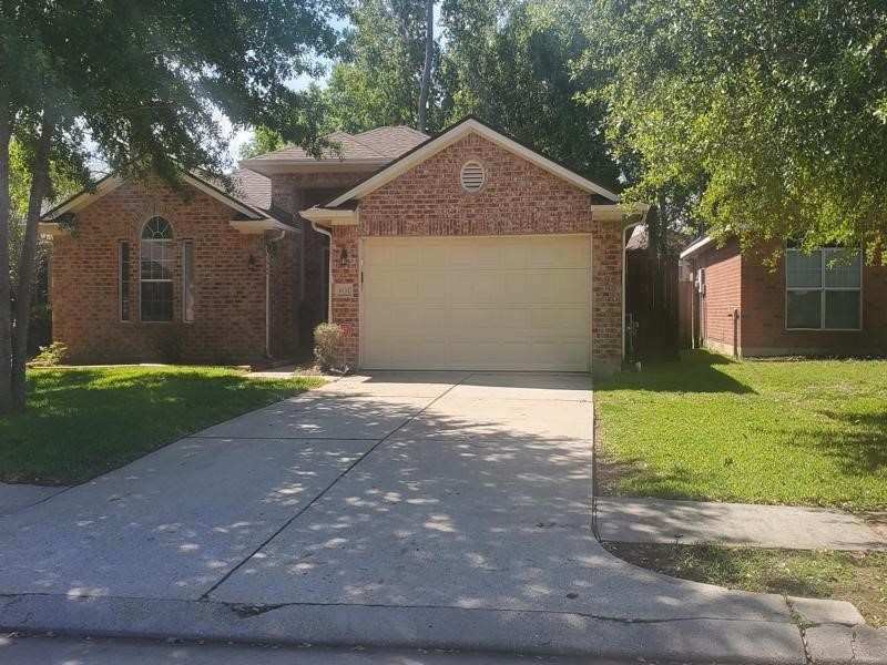 6014 Knollwood Trail Spring, TX 77373 - Photo 3 of 31 Shaded Driveway View
