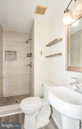 $2,400 | 14550 Farmcrest Place, Silver Spring, MD 20905