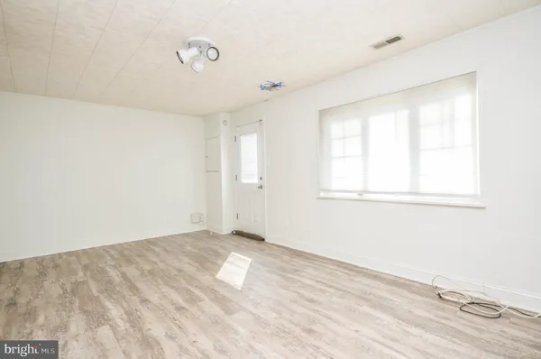 $2,400 | 14550 Farmcrest Place, Silver Spring, MD 20905