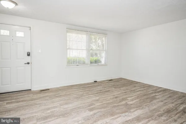 $2,400 | 14550 Farmcrest Place, Silver Spring, MD 20905