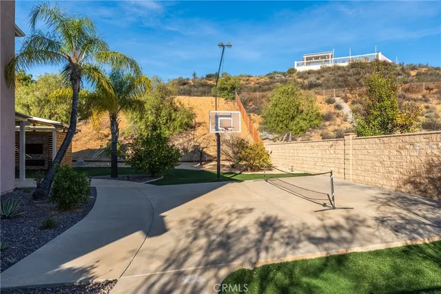 $1,595,000 | 952 Creek View Lane, Redlands, CA 92373