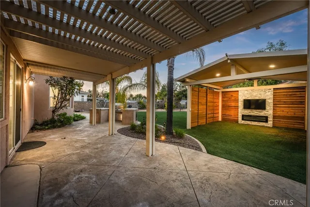 $1,595,000 | 952 Creek View Lane, Redlands, CA 92373