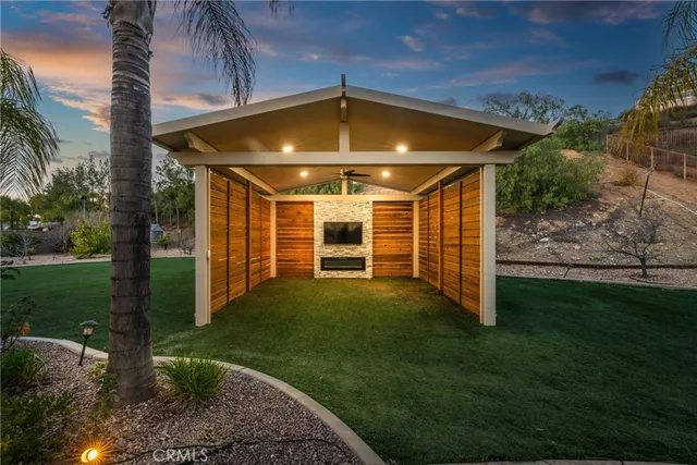 $1,595,000 | 952 Creek View Lane, Redlands, CA 92373