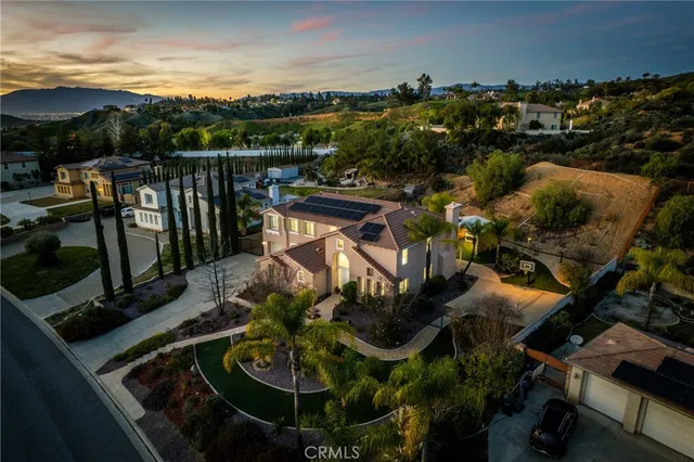 $1,595,000 | 952 Creek View Lane, Redlands, CA 92373