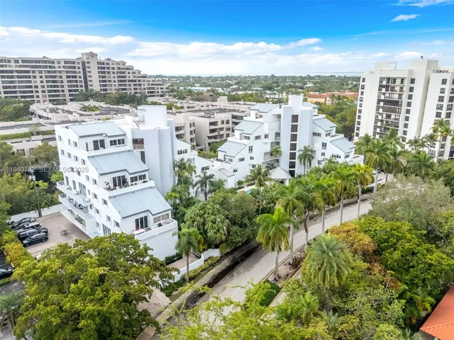 $998,000 | 50 Ocean Ln Drive, Unit 108, Key Biscayne, FL 33149