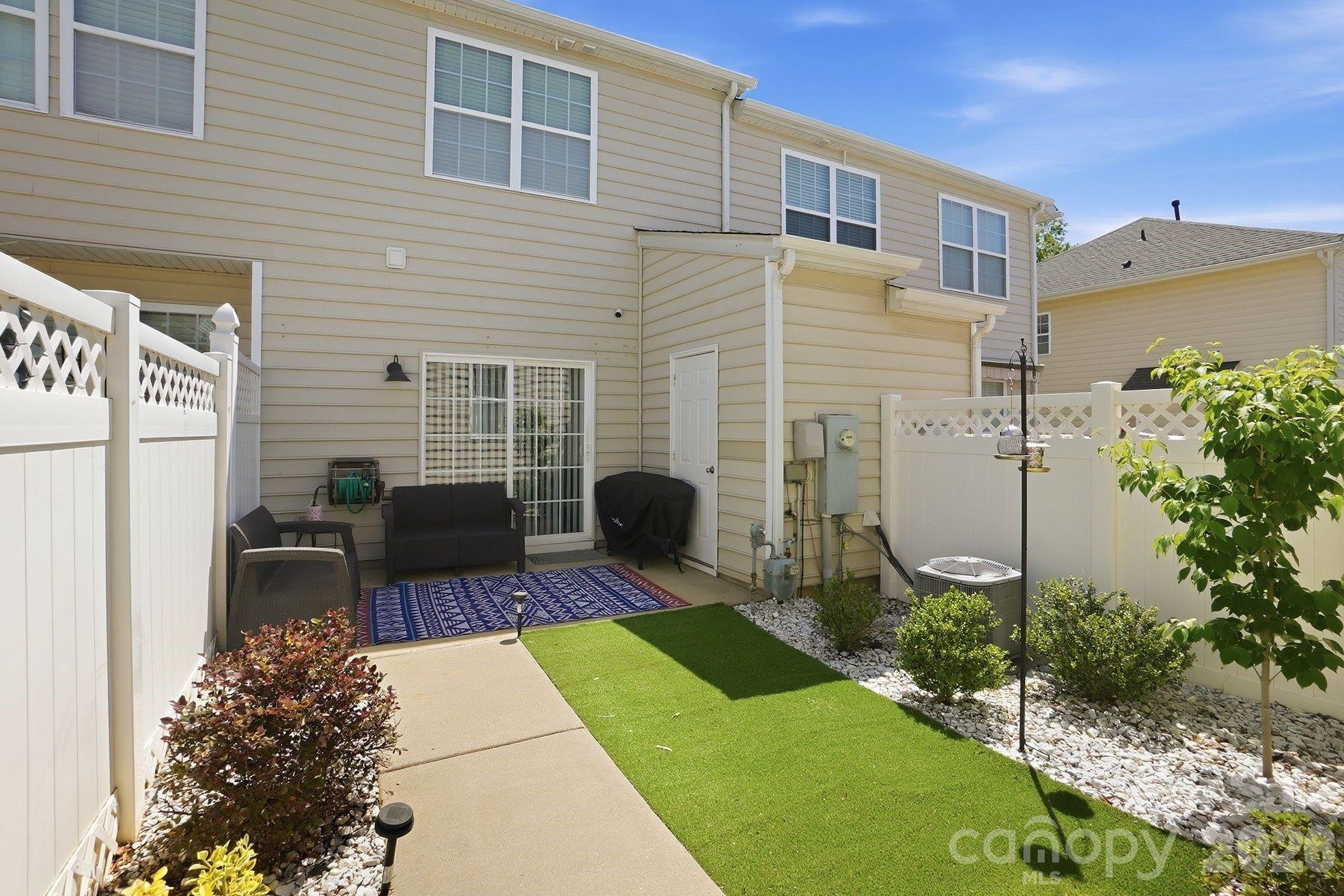 8512 Sunset Hill Road Waxhaw, NC 28173 - Photo 27 of 36 a view of a backyard with sitting area