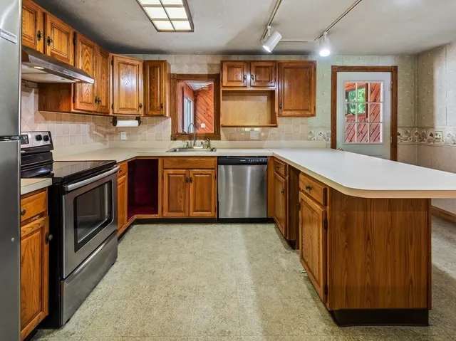 $472,500 | 15 Priscilla Lane, Charlton, MA 01507