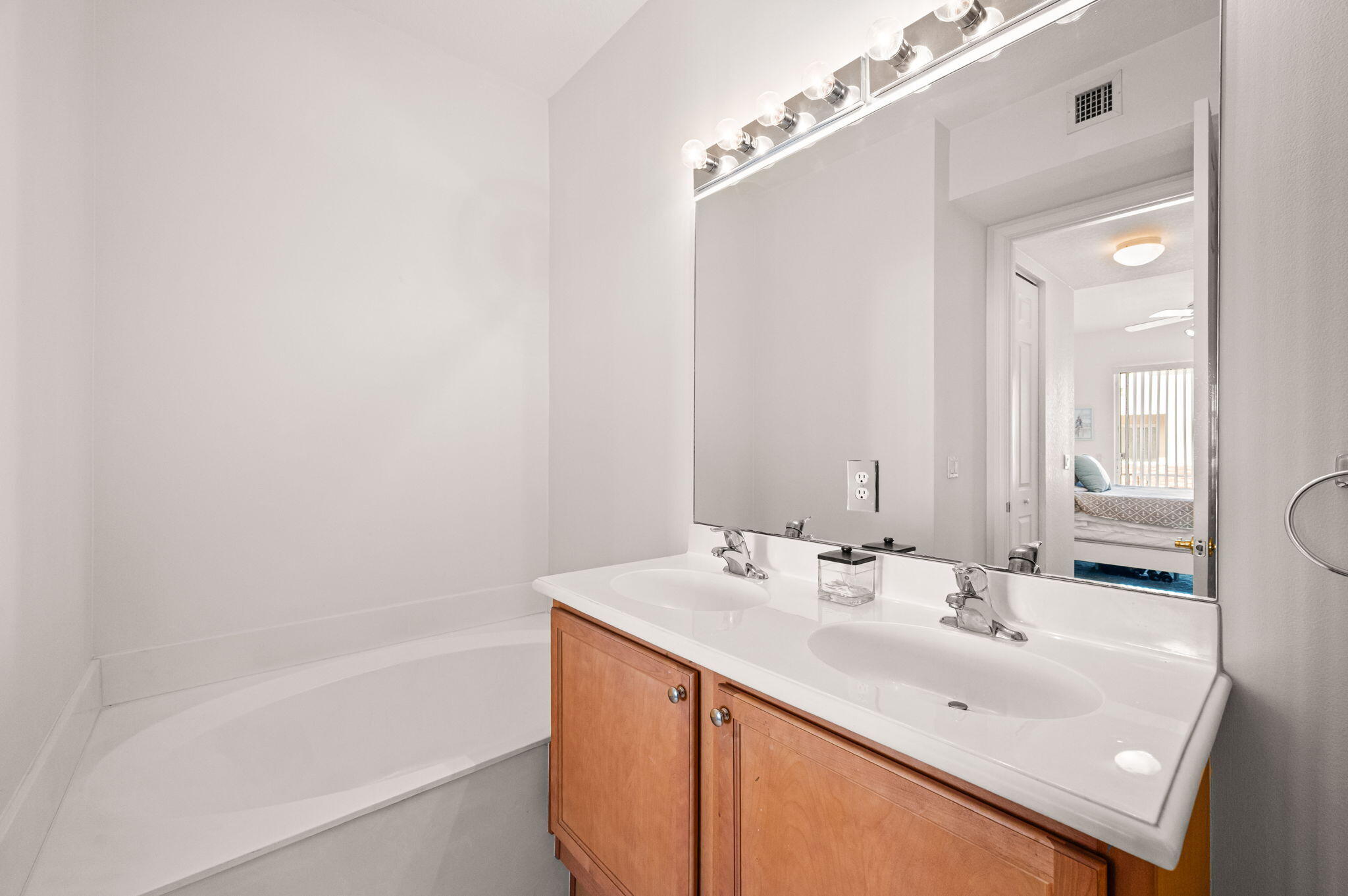 10520 Southwest Stephanie Way, Unit 2203 Port St. Lucie, FL 34987 - Photo 12 of 20 Roman Tub