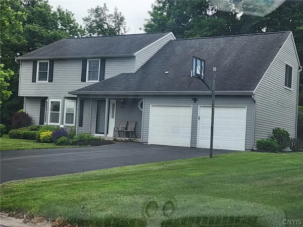$469,900 | 608 Mallard Drive, Camillus, NY 13031
