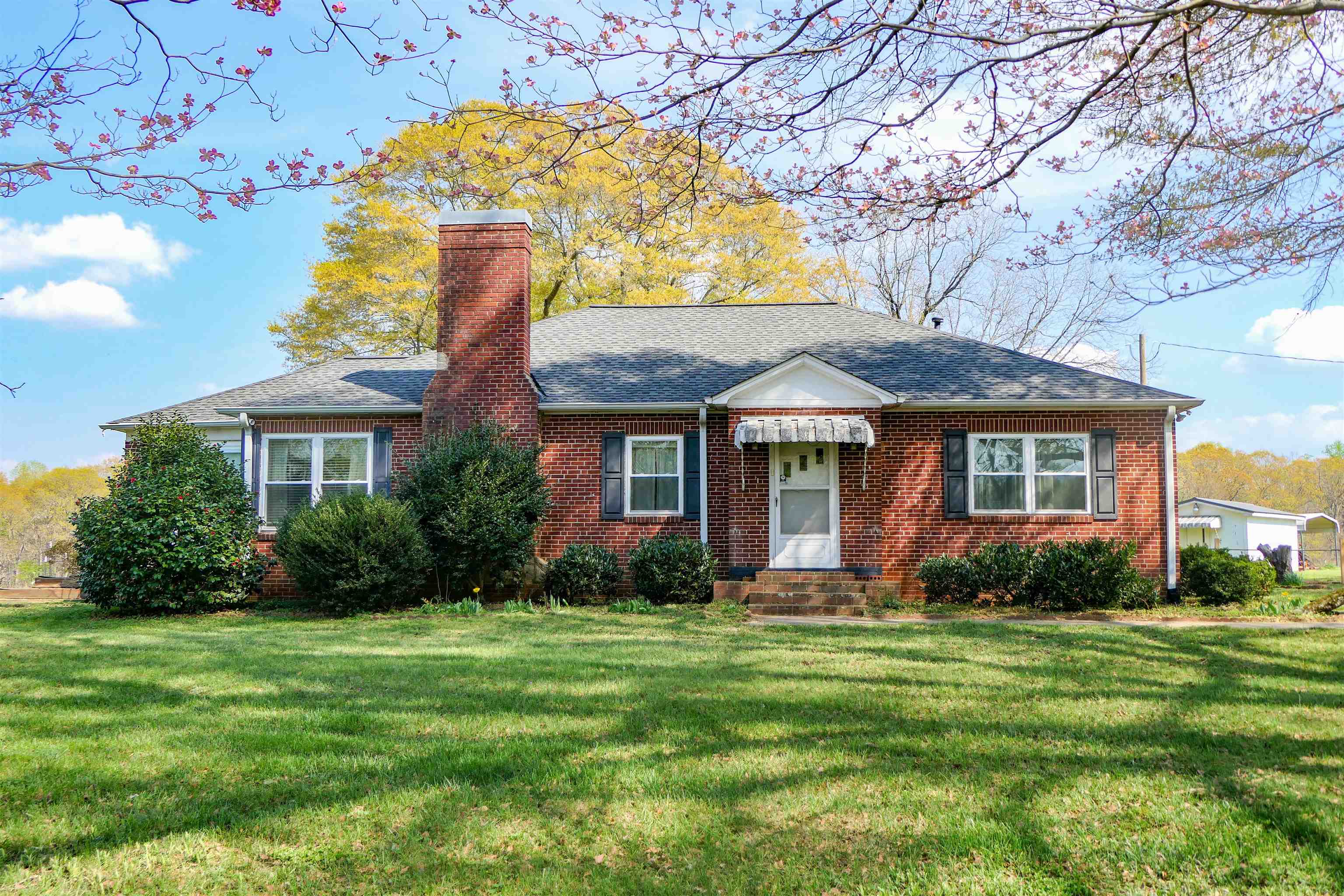 418 North Green River Road Gaffney, SC 29341 - Photo 1 of 18