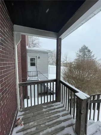 a view of entryway with a front door