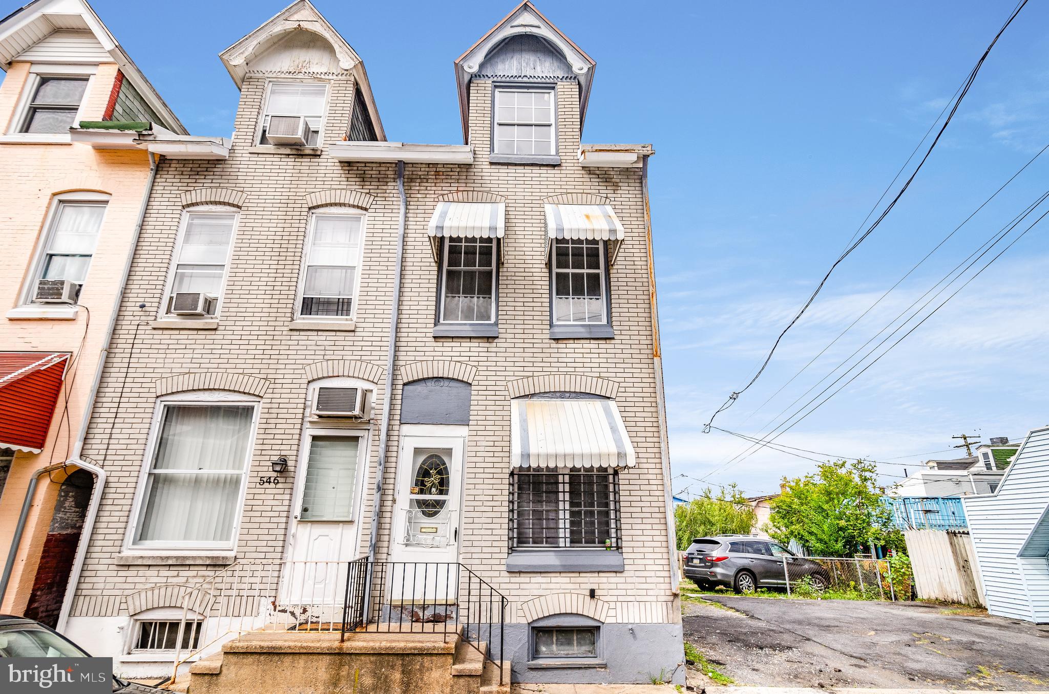 548 Locust Street Reading, PA 19604 - Photo 2 of 15 Gallery Image 2